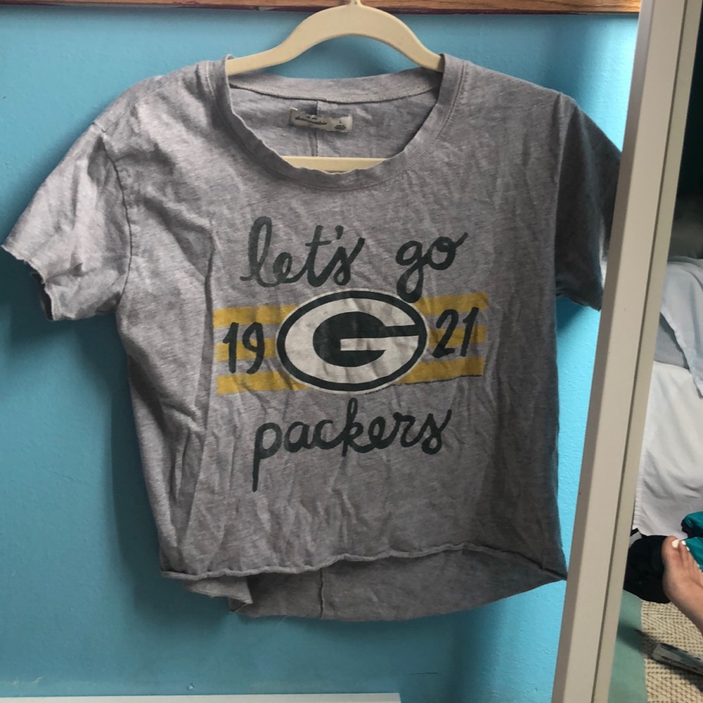 Gray cropped T-shirt with green bay packers logo
